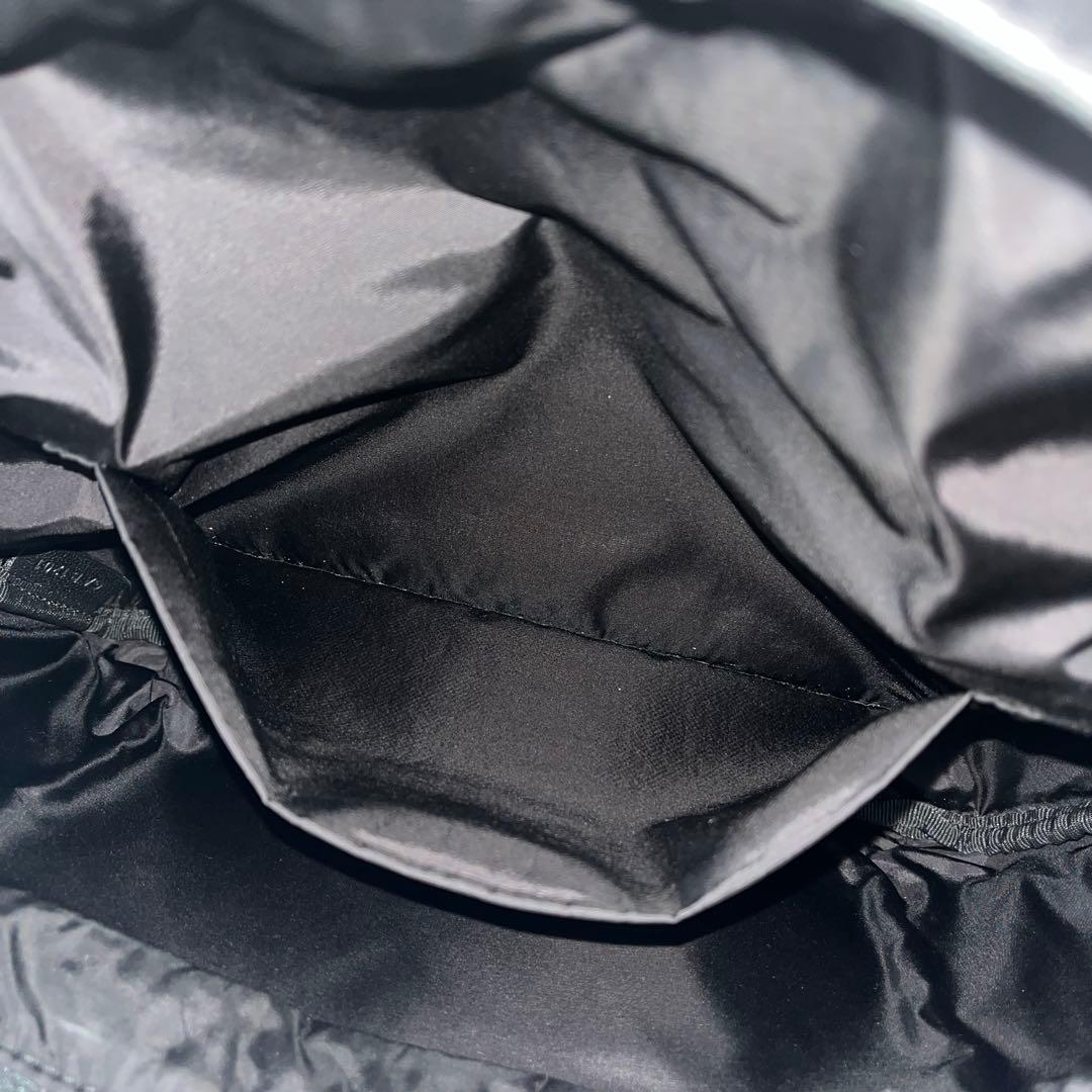 ジバンシー　エッセンシャルU　ナイロン　ボディバッグ　ブラック　斜め掛け　メンズ