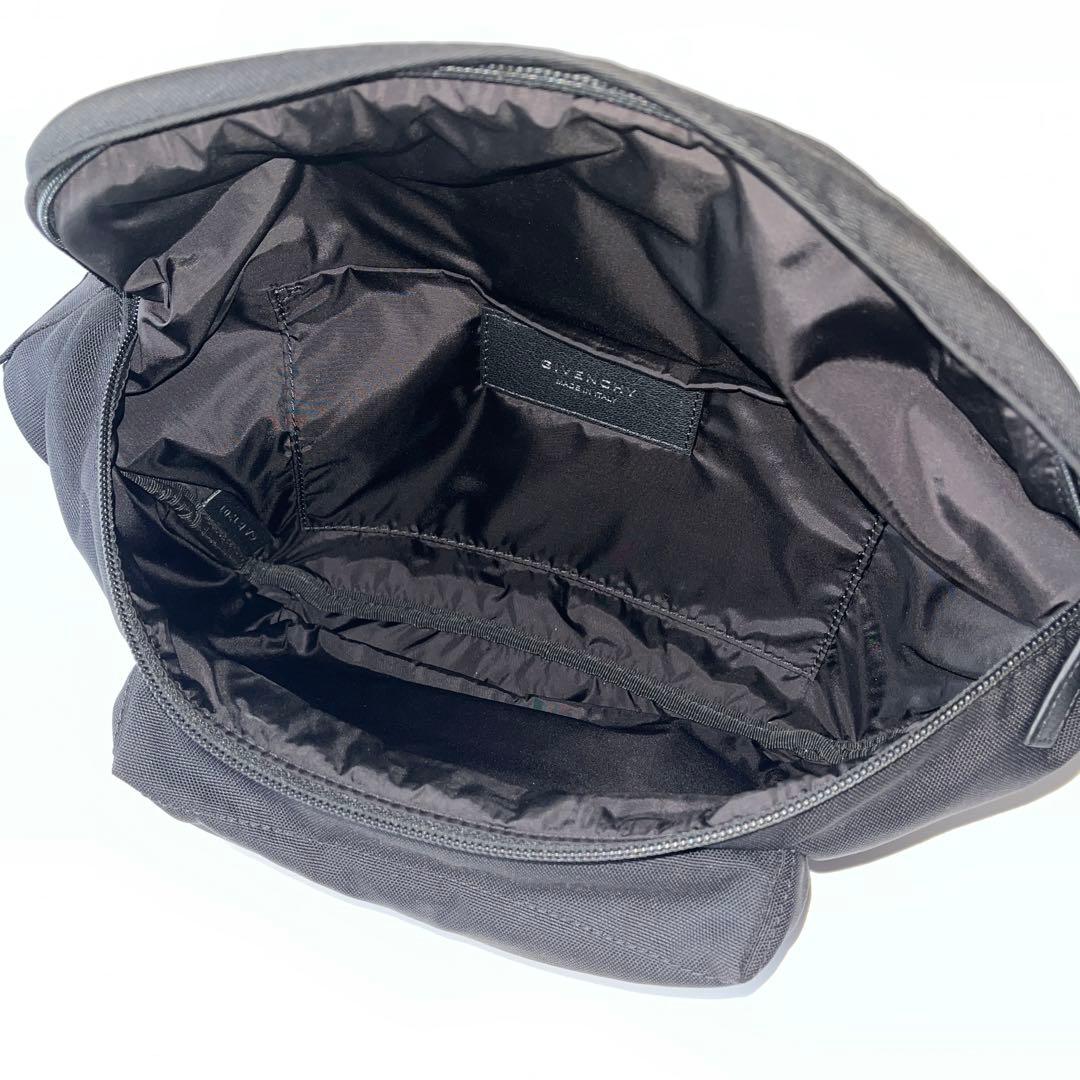 ジバンシー　エッセンシャルU　ナイロン　ボディバッグ　ブラック　斜め掛け　メンズ