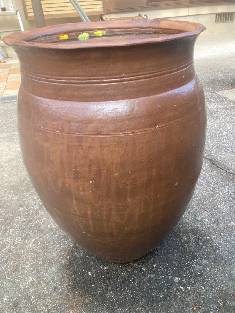 訳あり。大瓶。水瓶 睡蓮鉢。高さ66cm 。口径43cm。 明るい常滑焼風。