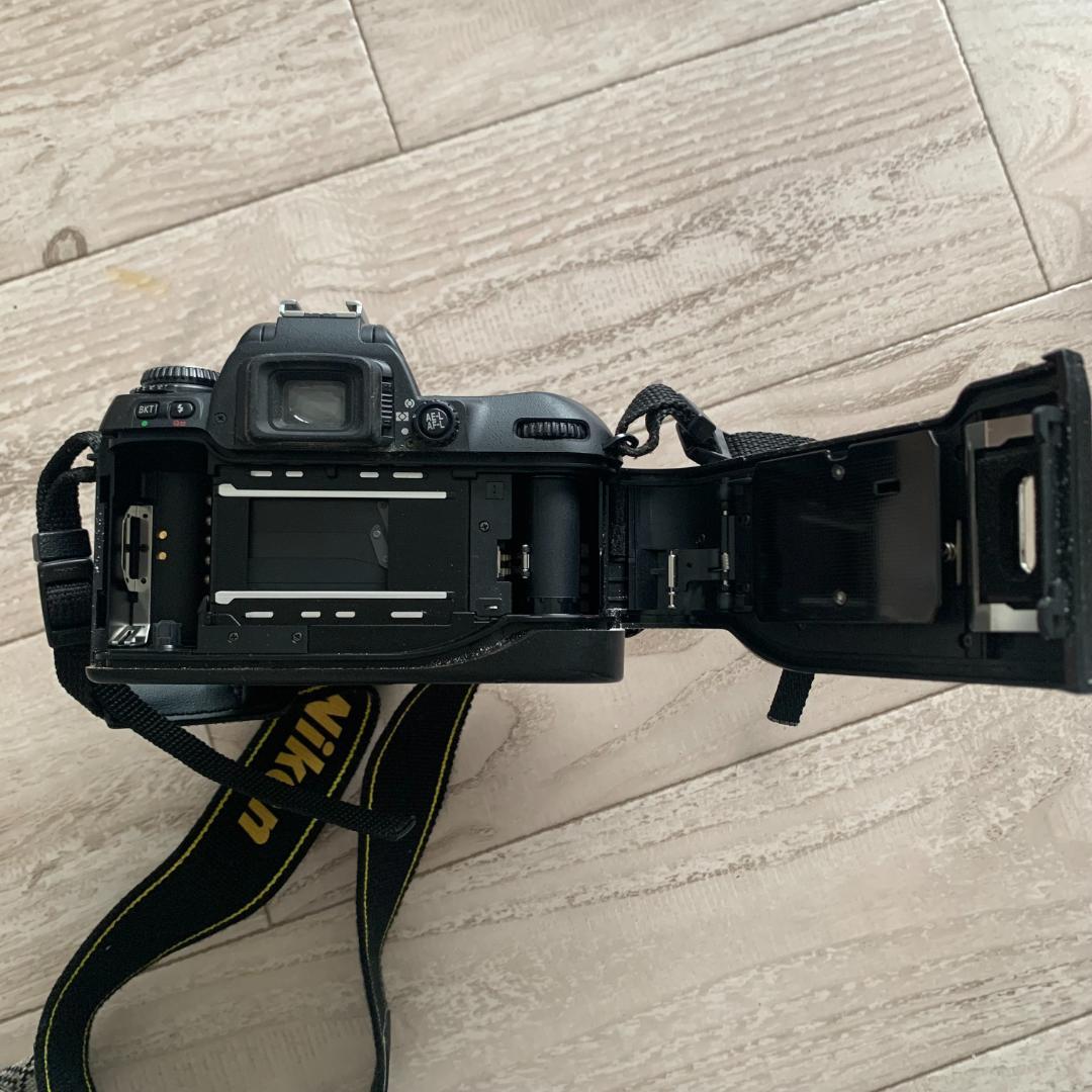 【現状品】Nikon F80 一眼レフ 35mmフィルムカメラ ストラップ付