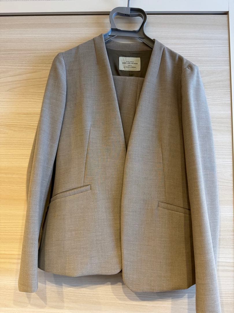 【スミレ】GREEN LABEL RELAXING ベージュパンツスーツ