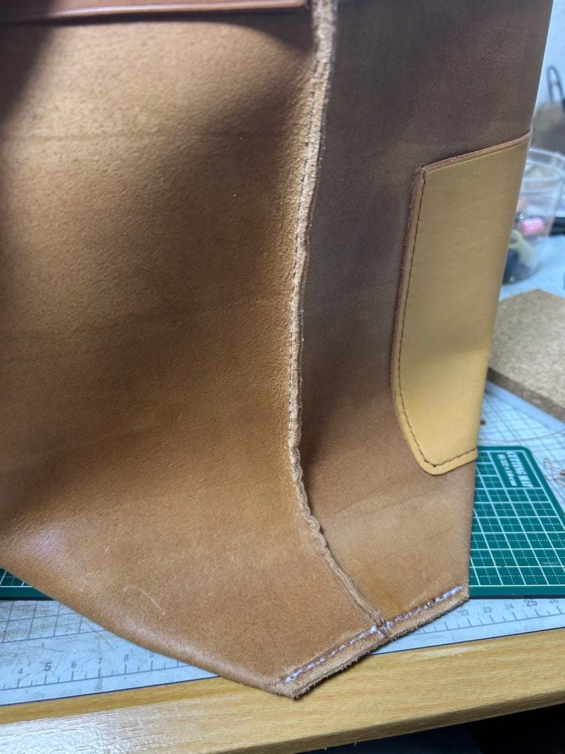 総手縫い　トートバッグ　ハンドル長め　男性にもおすすめ　フルタンニン　ヌメ革