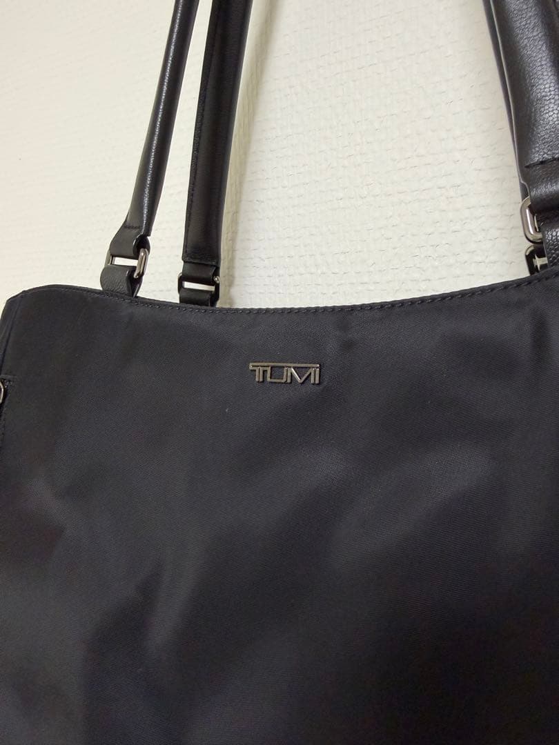 TUMI ヴァレッタ　ラージトート　ブラック/ガンメタ　国内正規店購入