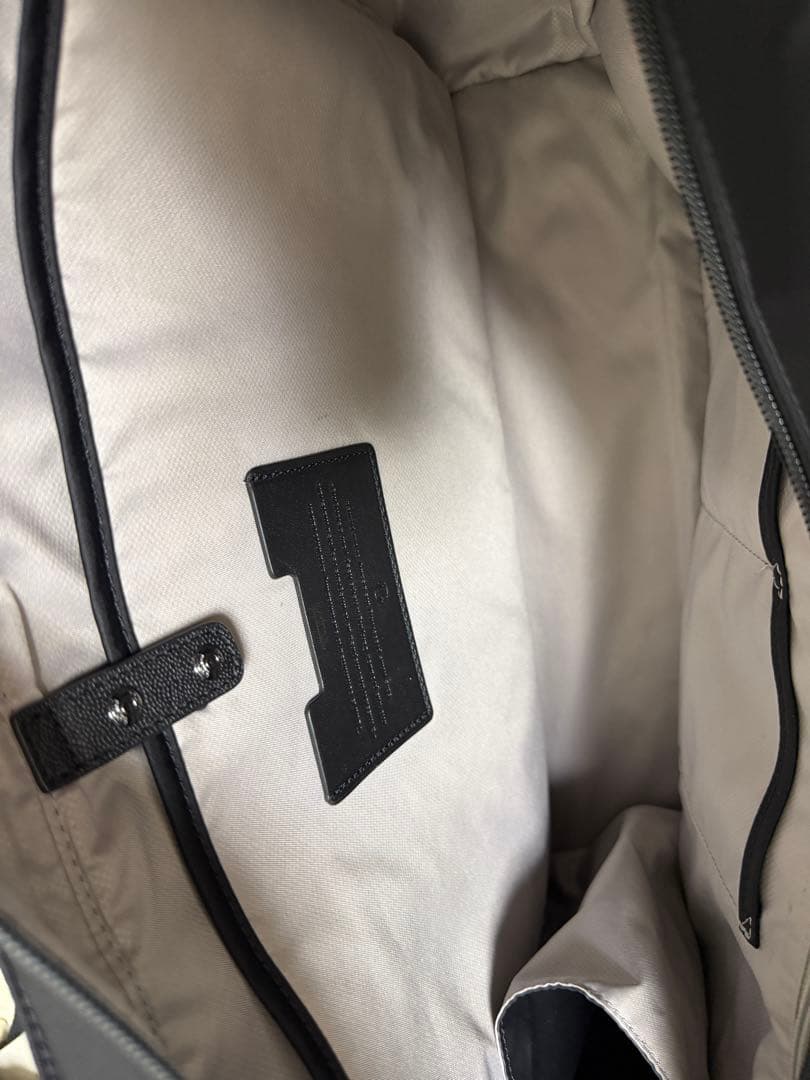 TUMI ヴァレッタ　ラージトート　ブラック/ガンメタ　国内正規店購入