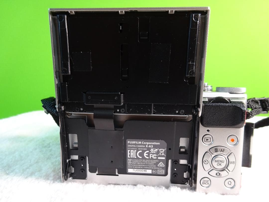 Fujifilm X-A3 ミラーレスカメラ シルバー/レッド　動作品