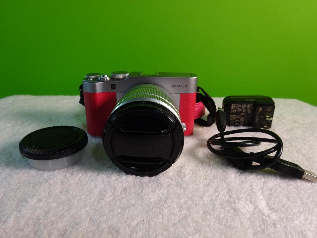 Fujifilm X-A3 ミラーレスカメラ シルバー/レッド　動作品