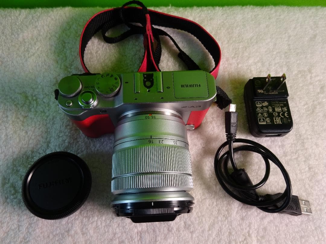 Fujifilm X-A3 ミラーレスカメラ シルバー/レッド　動作品