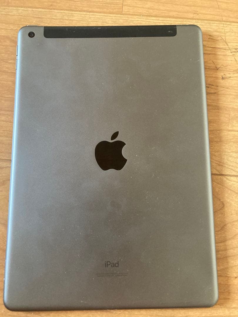 Apple iPad シルバー 画面にひび割れあり