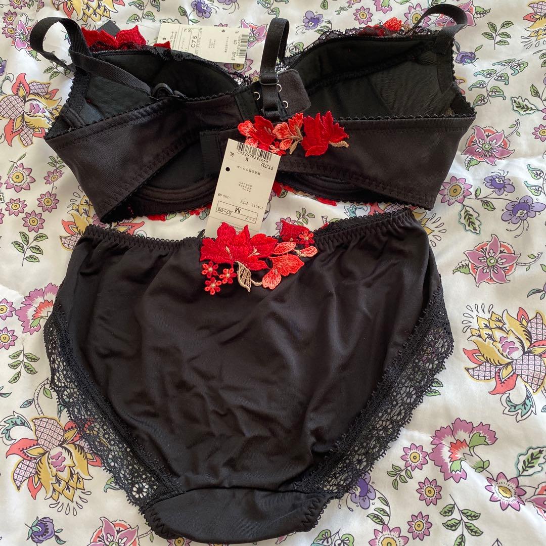 ワコールサルート ブラジャーショーツセット C75 と M黒/赤