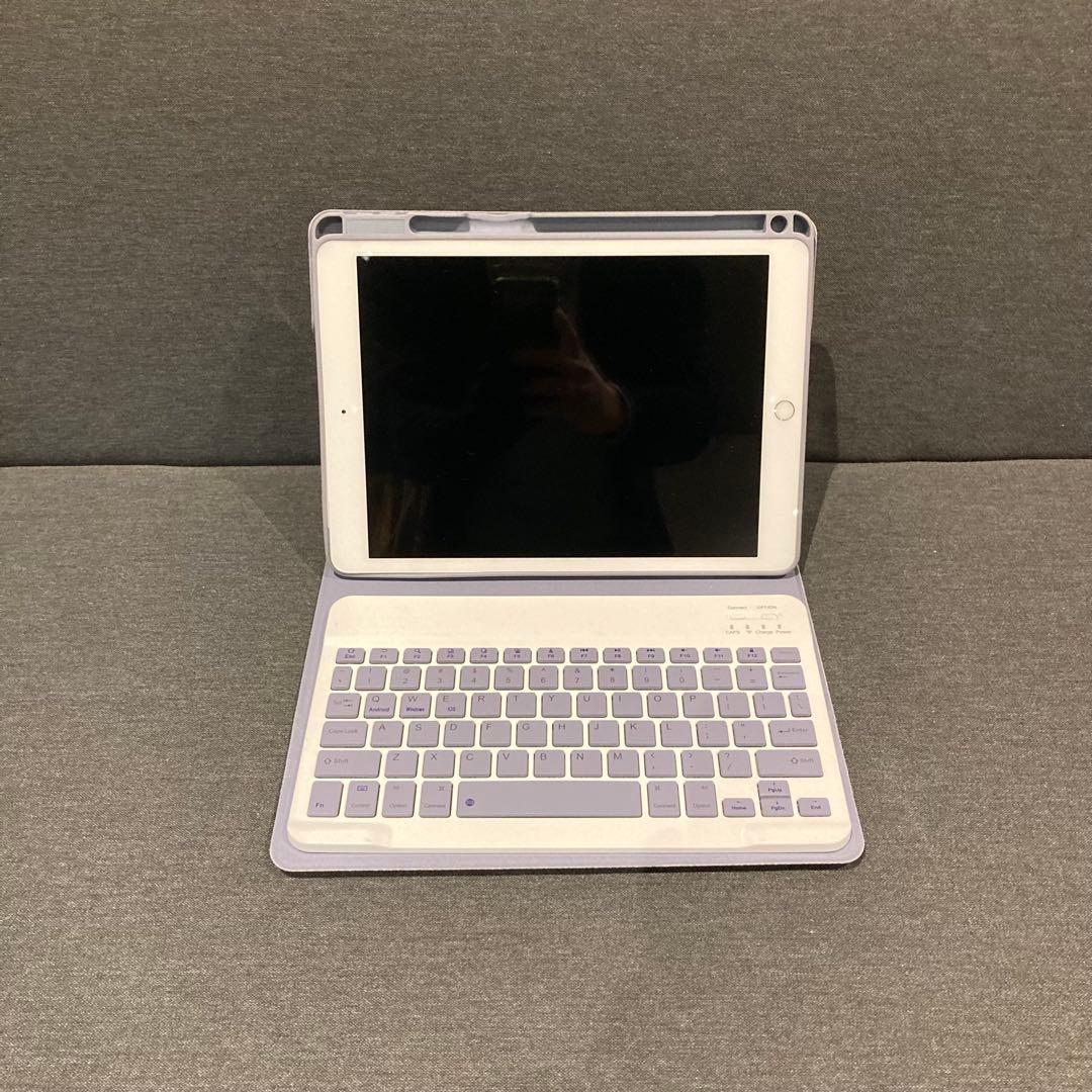 【6088】iPad A2198 32G 初期化済み　キーボード　カバー付き