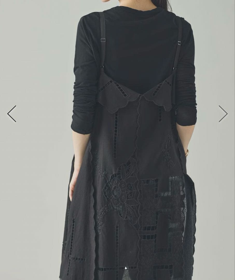 カレンソロジー　カットワーククロスブラウス