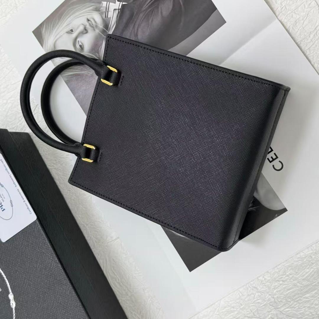 【極美品】ブラック ハンドバッグ