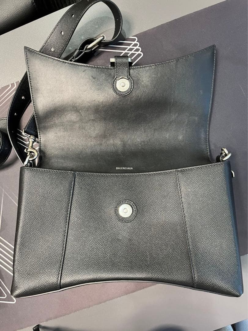 バレンシアガ　downtown メッセンジャー　24SS バッグ