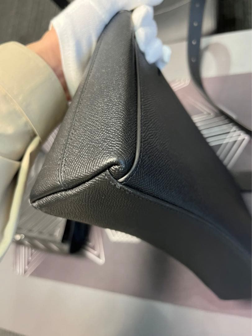 バレンシアガ　downtown メッセンジャー　24SS バッグ