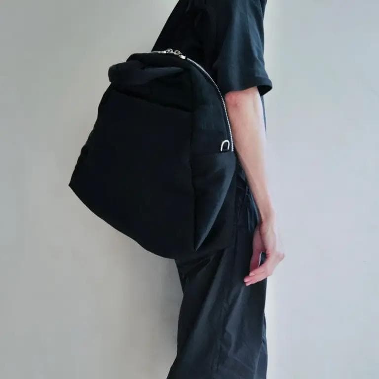 美品 ITTIイッチ Annie Puffer Madison Bag ブラック