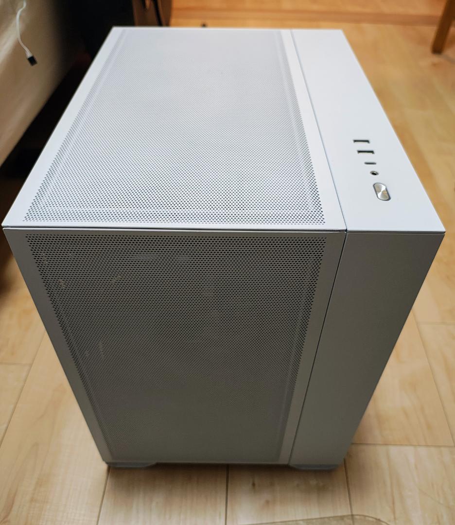 リアンリー「O11 AIR MINI」ホワイト・ファン８個付き