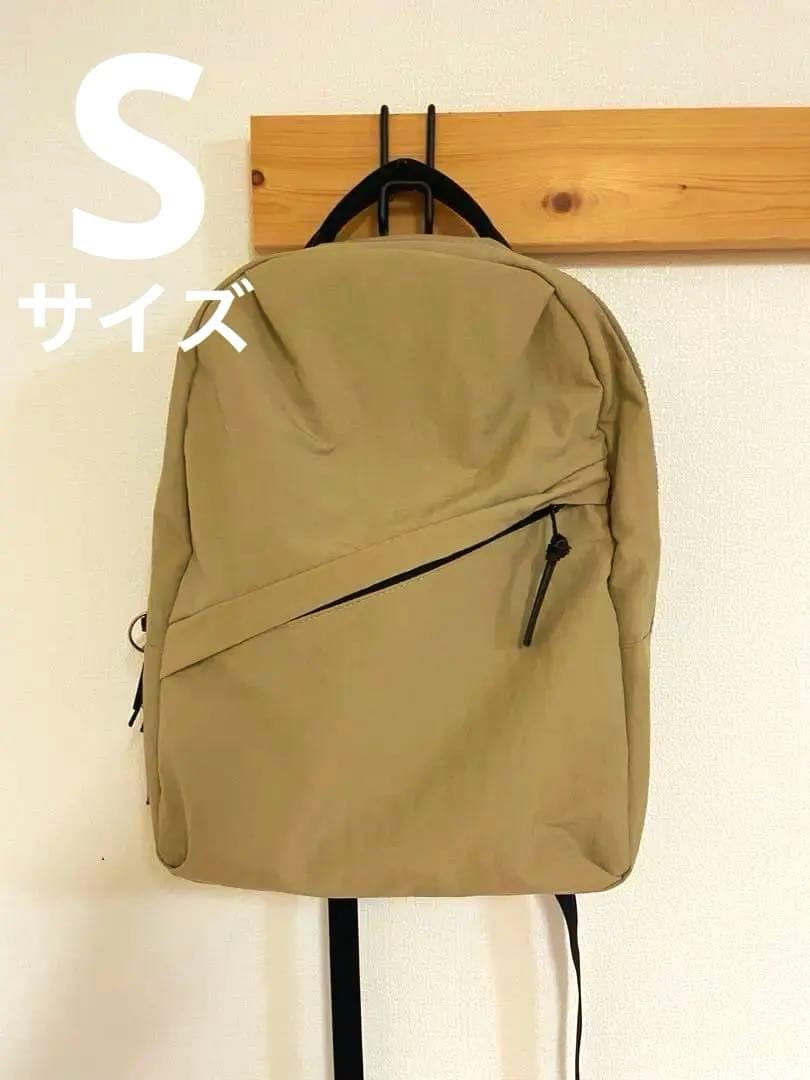 美品　ニジュウカノウ　ライトナイロンリュックS ライトベージュ