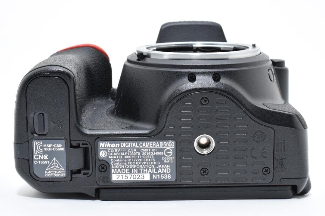 美品 ニコン NIKON D5600 ダブルズームキット デジタル一眼レフカメラ