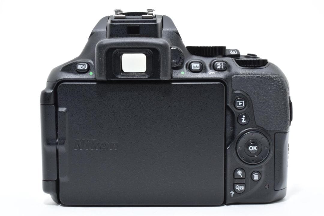 美品 ニコン NIKON D5600 ダブルズームキット デジタル一眼レフカメラ