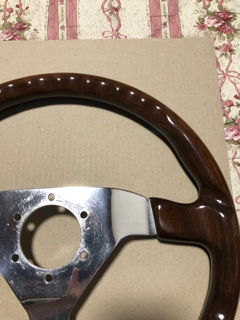 momo ウッドステアリング　中古品