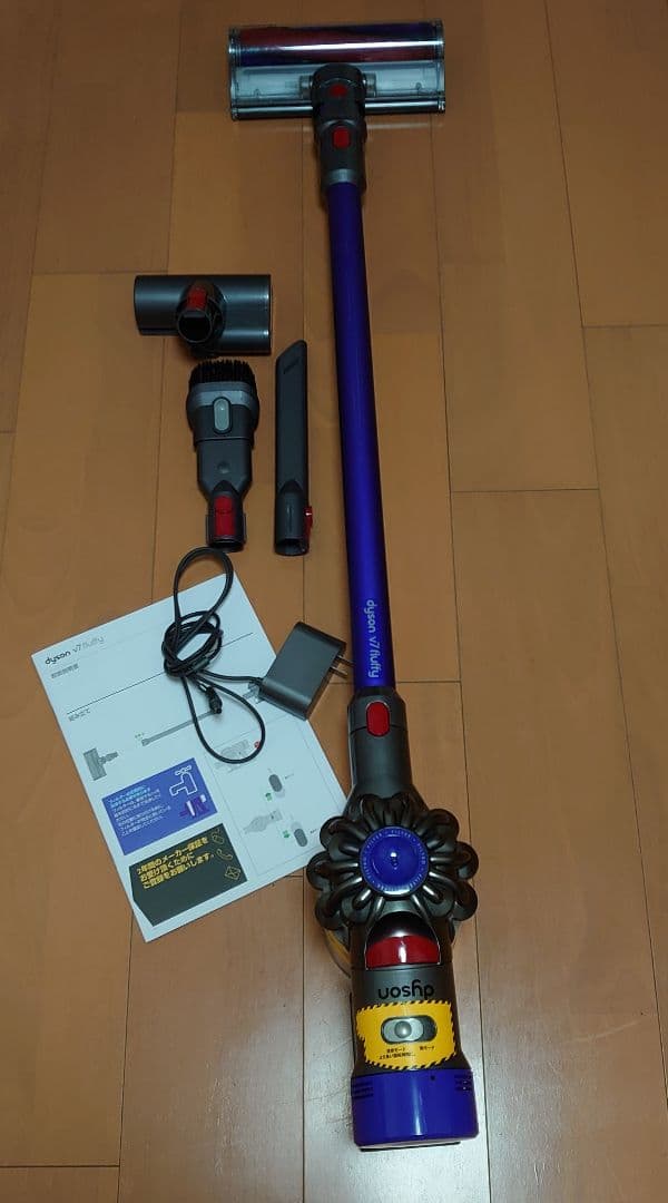 Dyson ダイソン V7 fluffy スティッククリーナー本体　 一式
