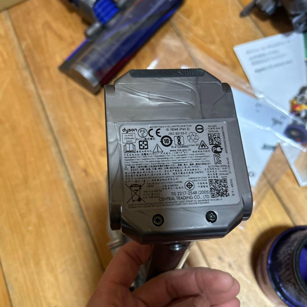 Dyson マイクロ1.5kg pro スティッククリーナー 本体とスタンド