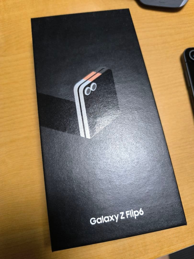 【美品】国内版 Samsung Galaxy Z Flip6 本体 オマケ付き