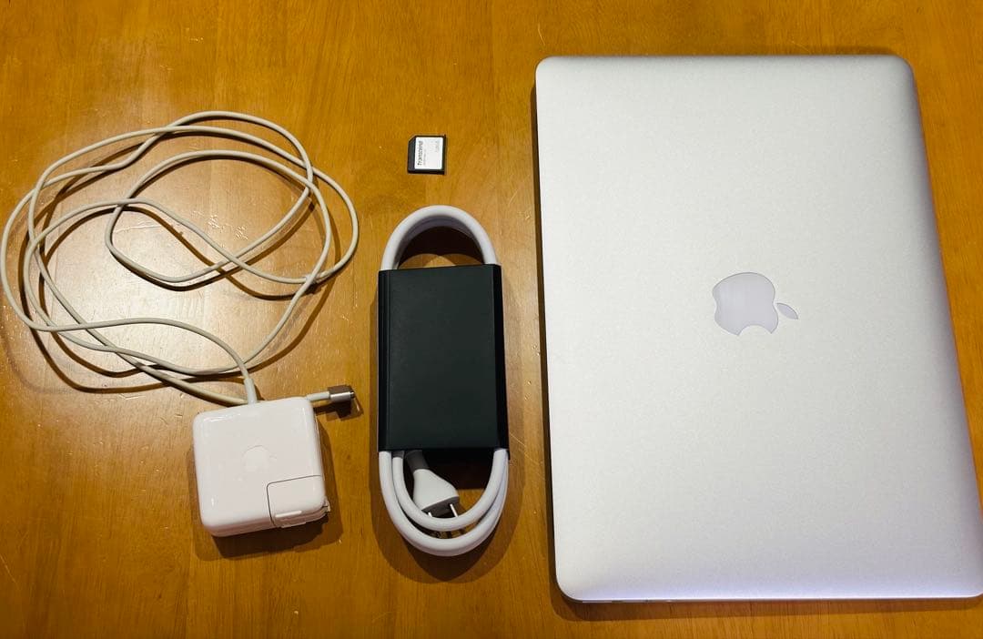 MacBook Air 13インチ 2017 128GB 箱、付属品、おまけ付き