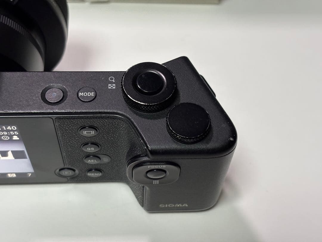 SIGMA dp2 quattro 30mm F2.8 ※ダイアルに不具合い有り