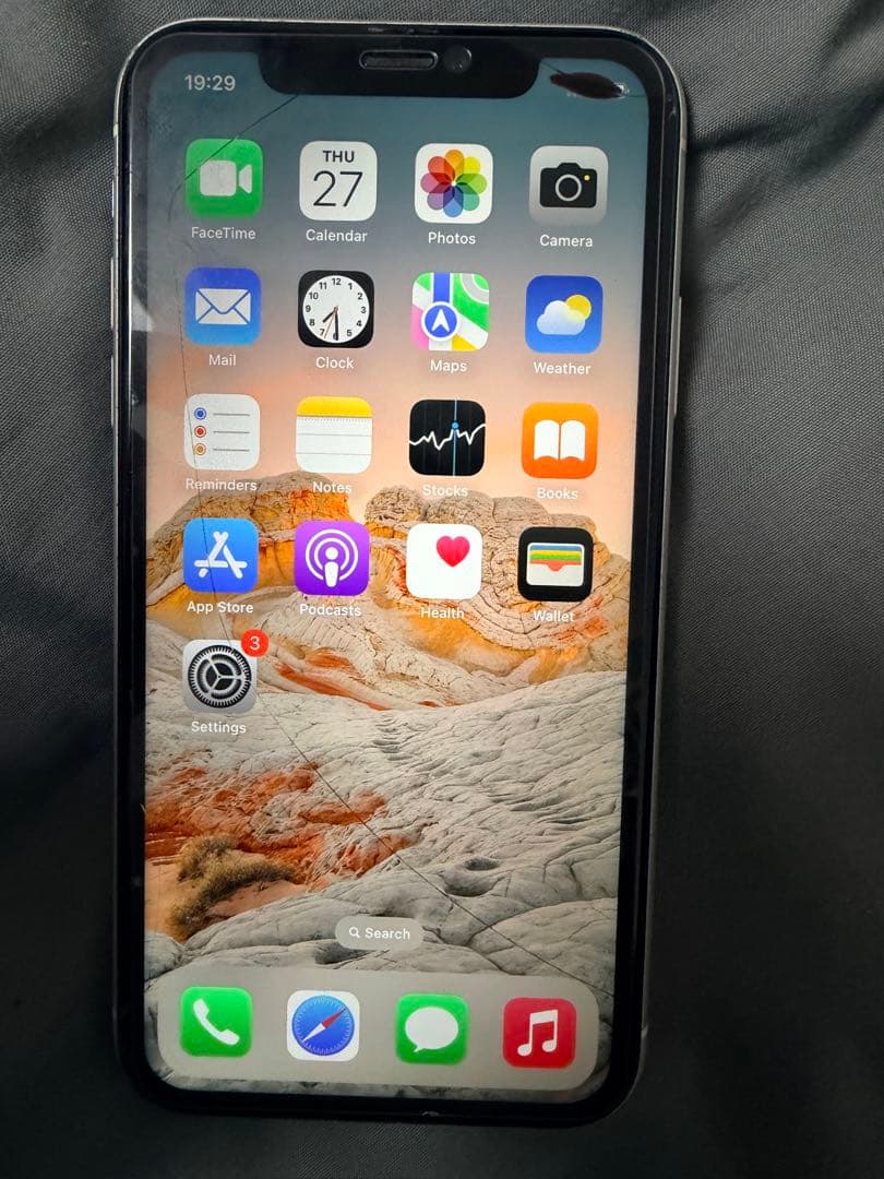 iPhone XR 64GB バッテリー83%