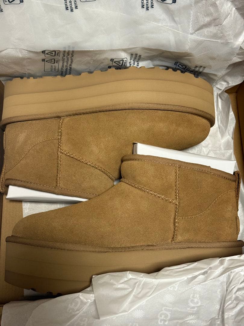 【新品未使用】アグ　UGG ムートンブーツ ベージュ