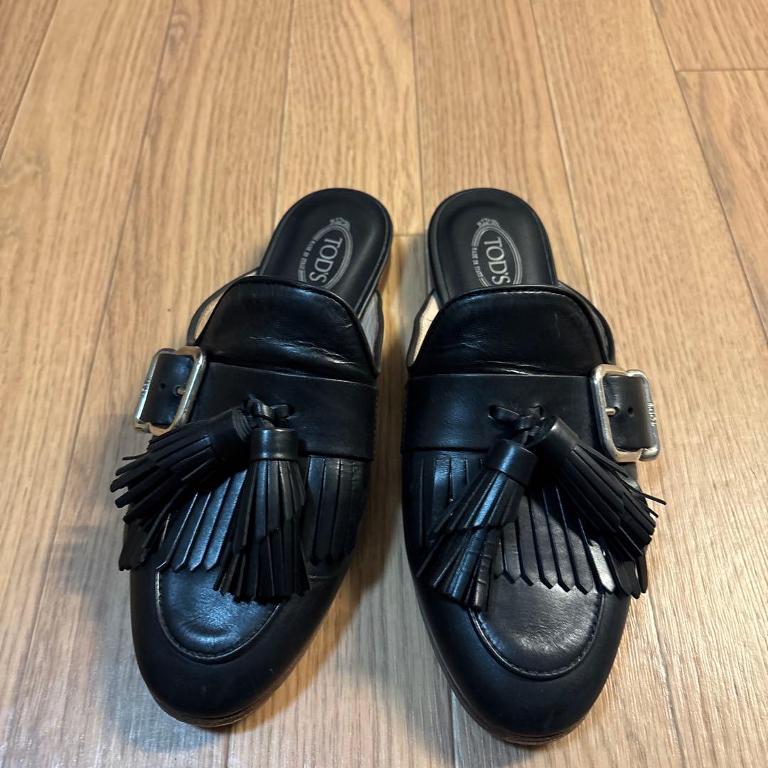 TOD'S フリンジ付きスリッパサンダル