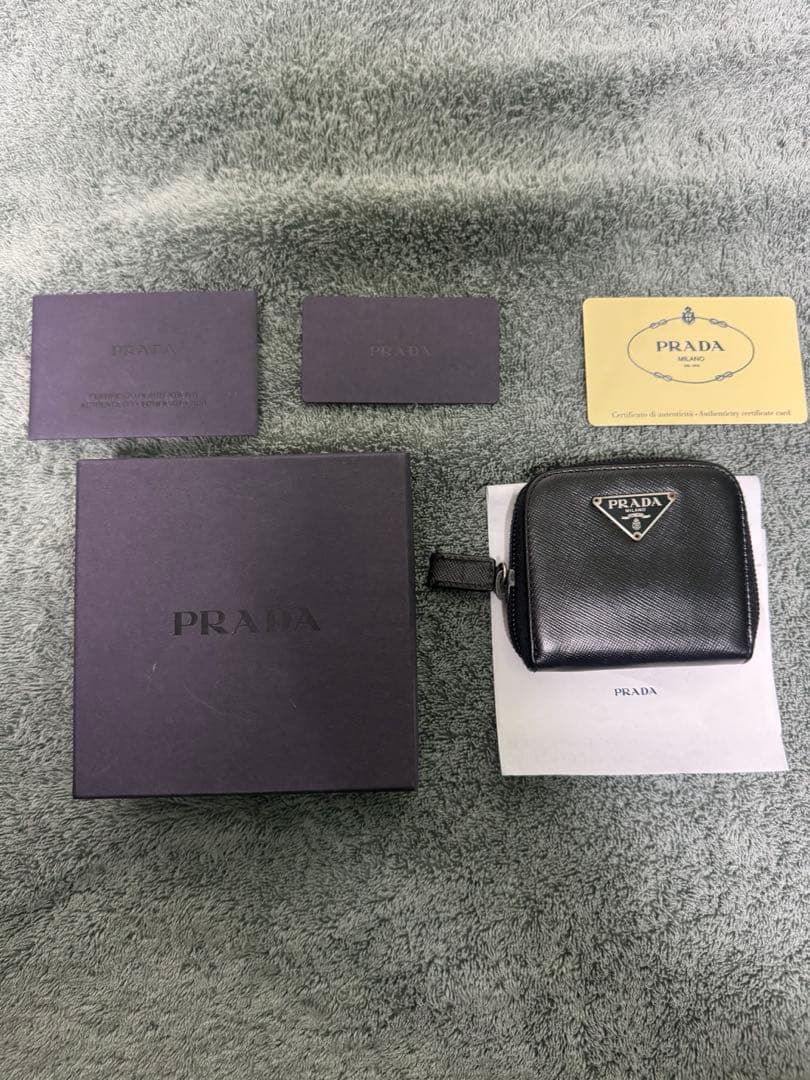 PRADA ケース　サフィアーノレザー　財布　コンパクトサイズ