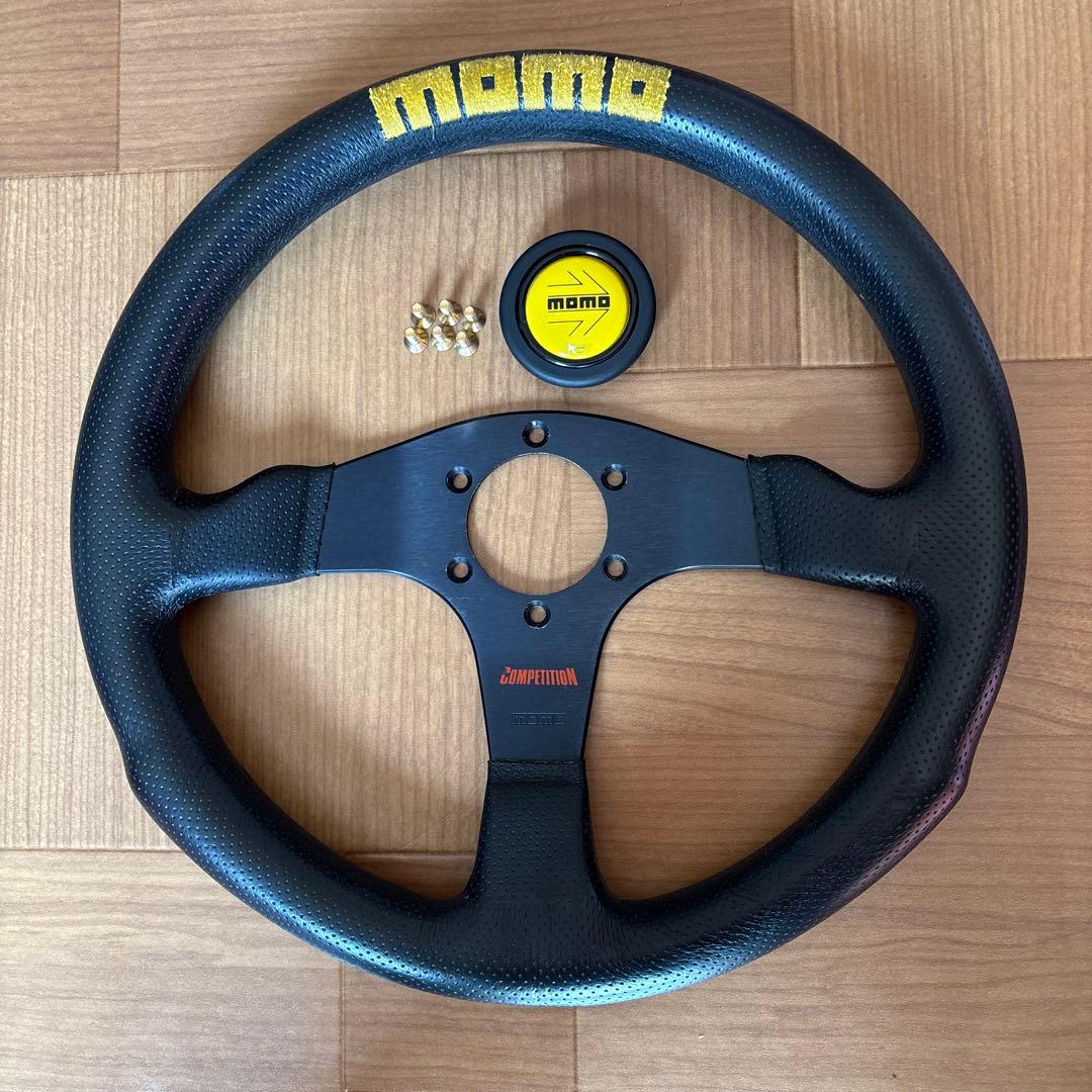 momo Competition D35 ステアリングホイール