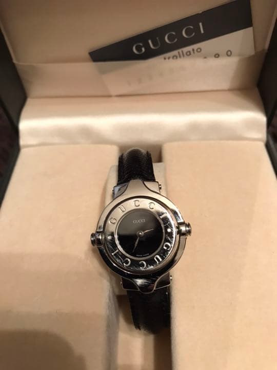 GUCCIの希少アナログ腕時計　最終値下げ