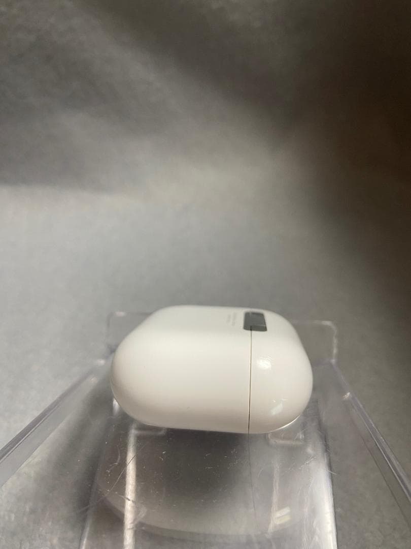 美品 AirPods 第4世代 ノイズキャンセリング搭載モデル MXP93J/A