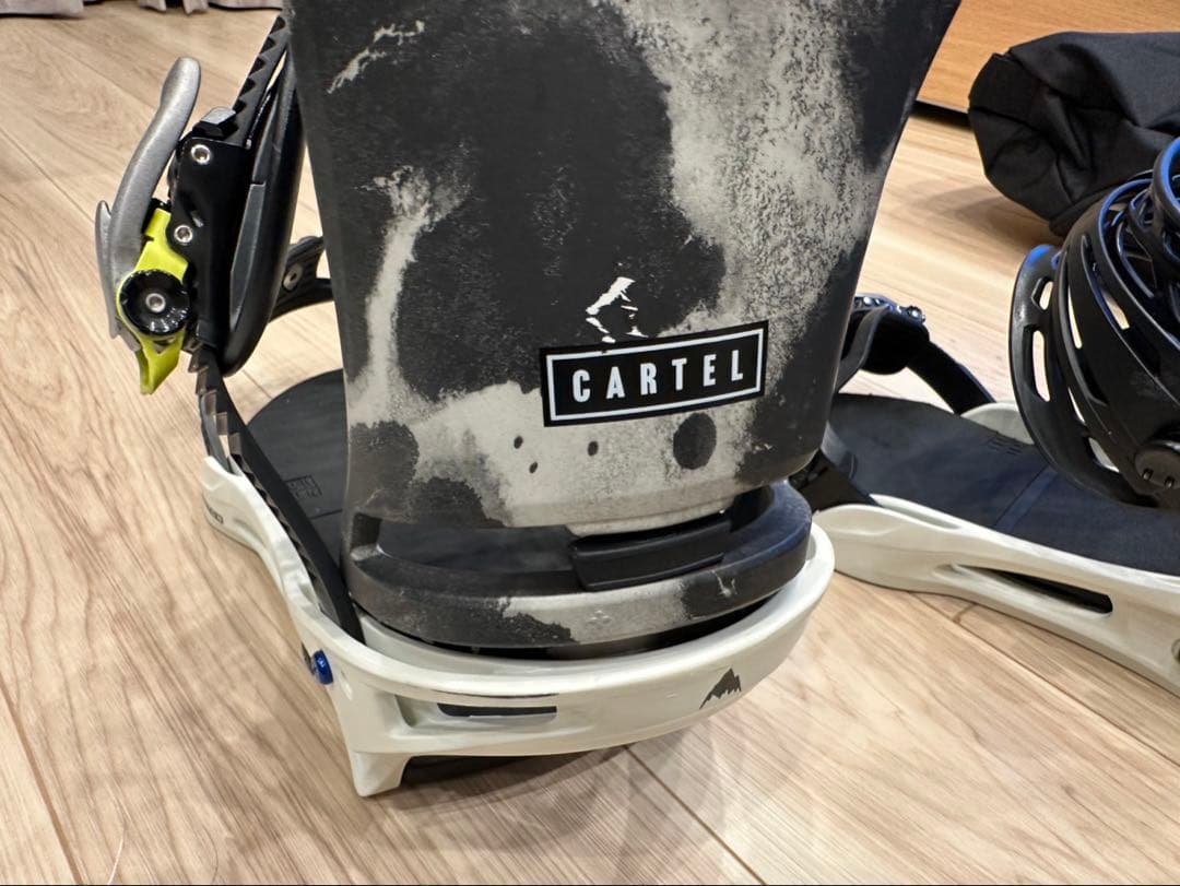 美品）バートンCARTEL スノーボード ビンディング ブラック/ホワイト M