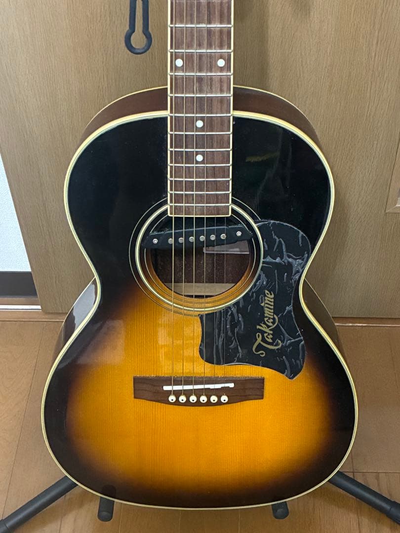 タカミネ　ピックアップ付き　サンバースト　ニューヨーカータイプ　アコギ