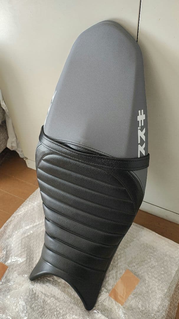 SV650用　スズキ純正OP　タックロールシート(ゲルザブ埋め込み済み)