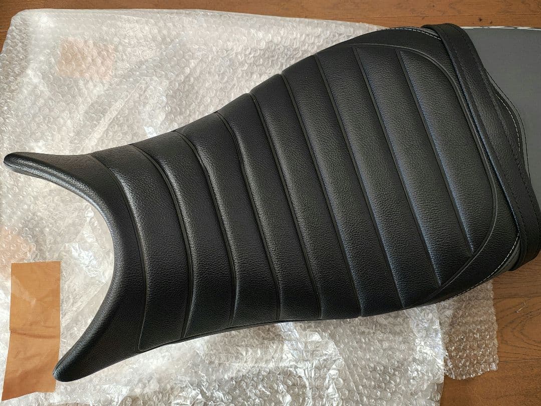 SV650用　スズキ純正OP　タックロールシート(ゲルザブ埋め込み済み)