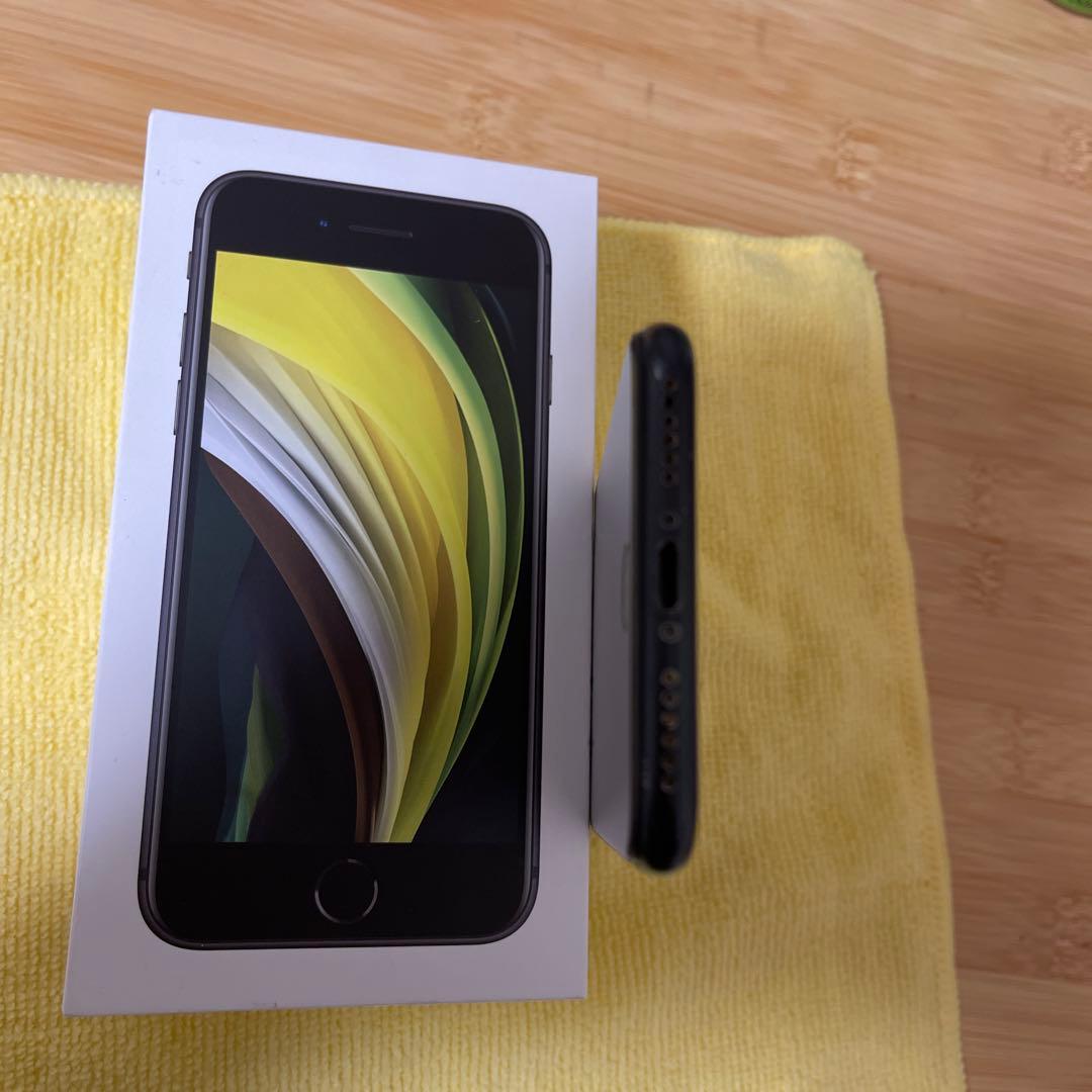 か*ん様 iPhone SE (第2世代) 本体 バッテリー最大容量86% 　付