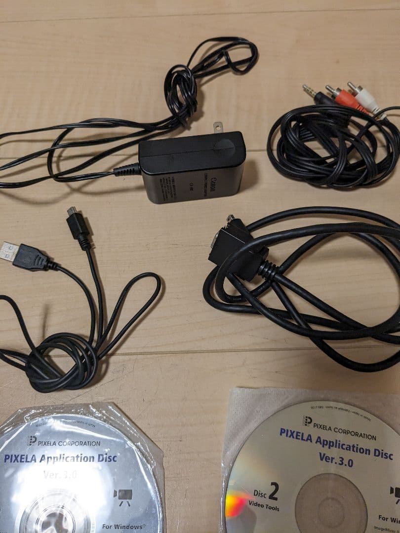 Canon　ビデオカメラ　 iVIS HFR10