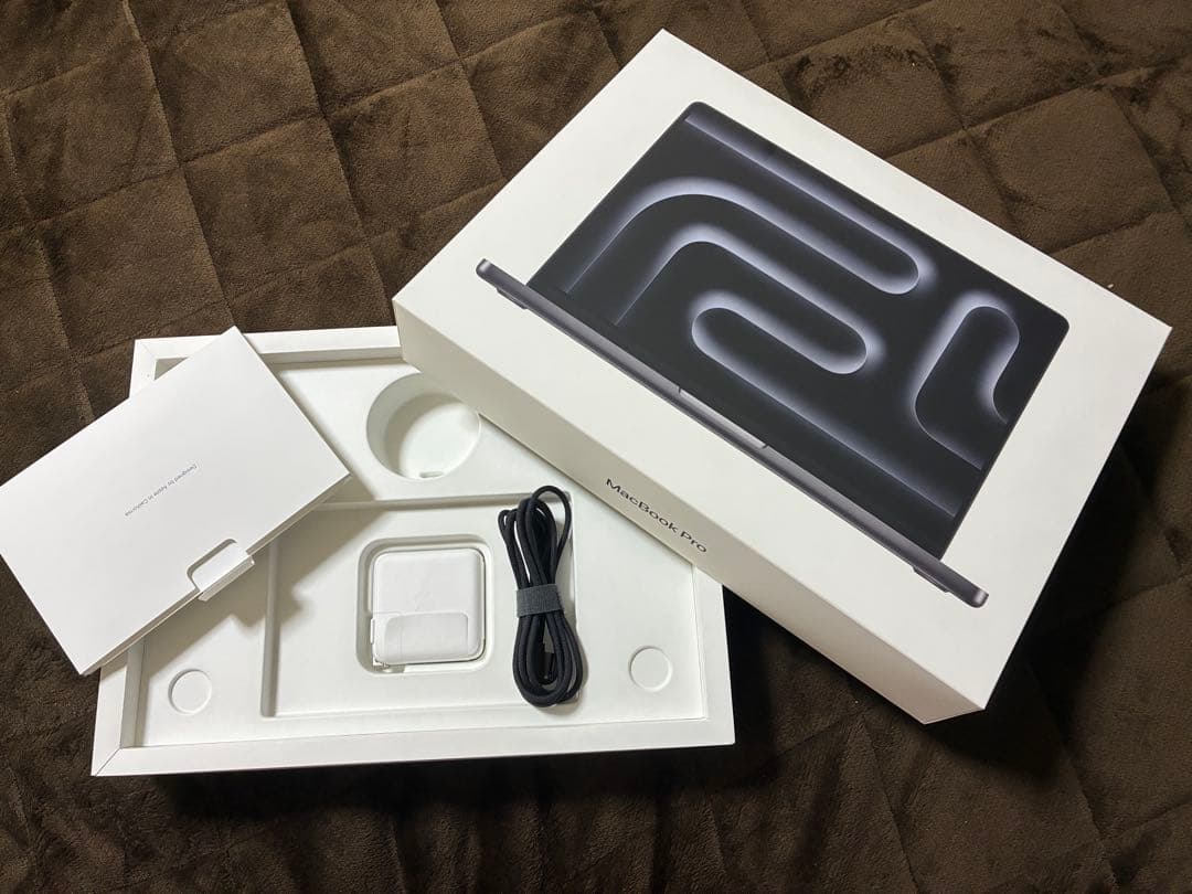 MacBook Pro M4 14インチ 32GB SSD512GB