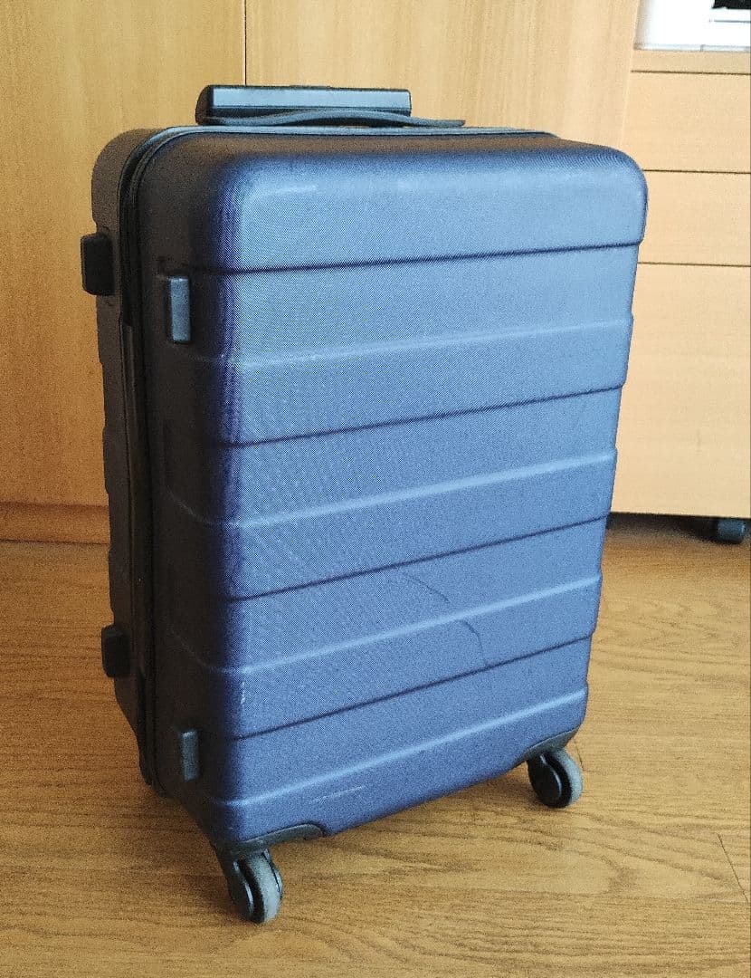 無印良品 33リットル　紺色系　バーを自由に調節できるハードキャリーケース