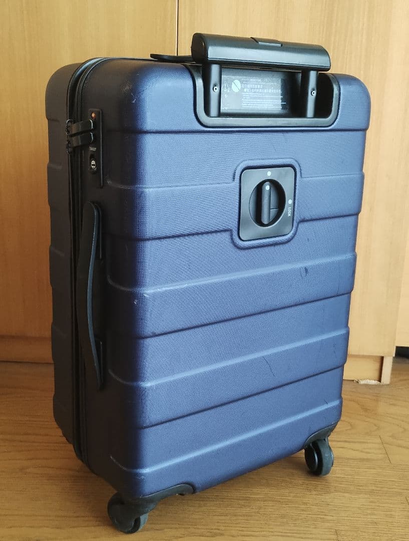 無印良品 33リットル　紺色系　バーを自由に調節できるハードキャリーケース