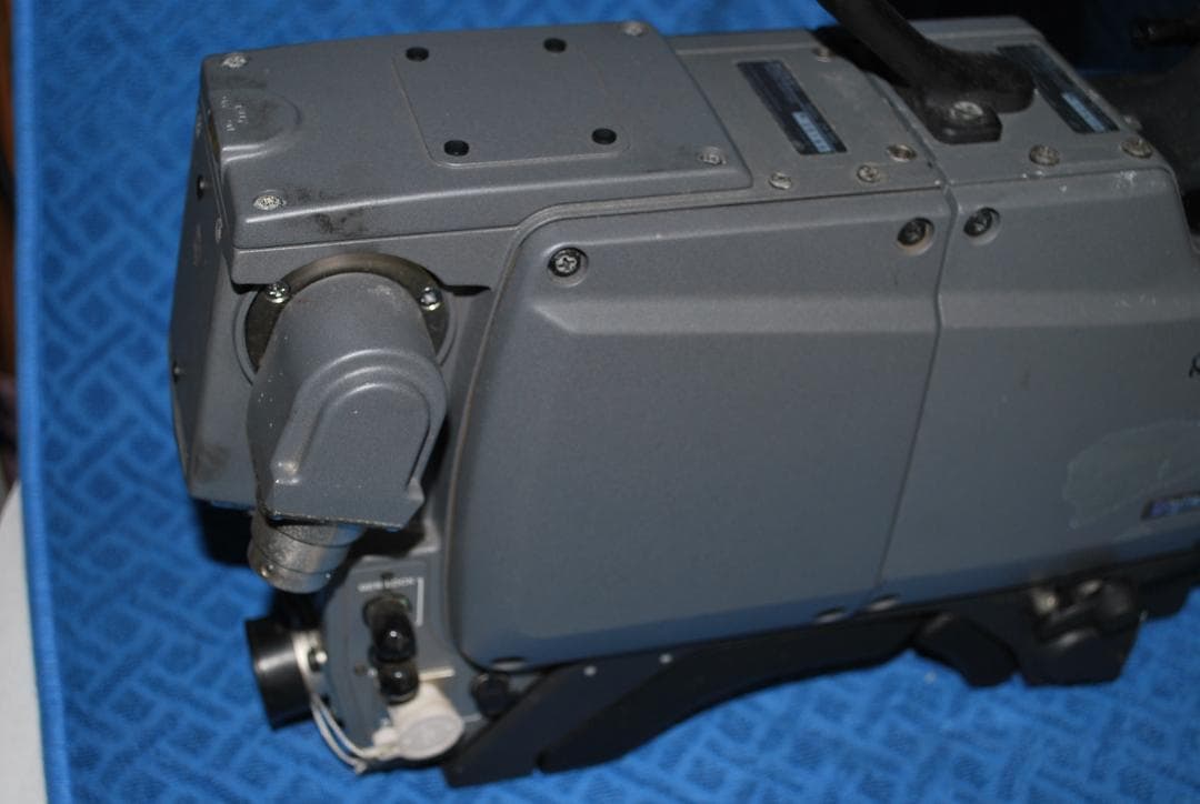 ソニー放送用カメラBVP550＋キャノンレンズ中古ジャンク品の出品です。