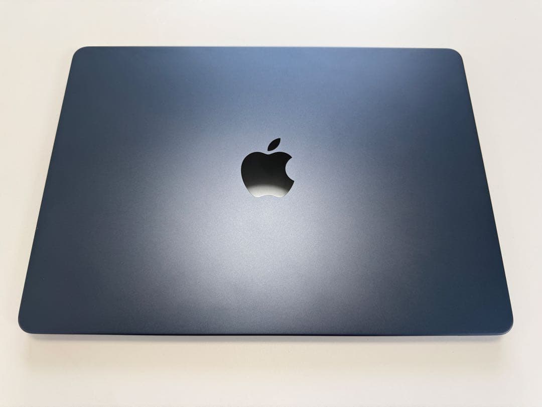 【良品】MacBook Air M2 8GB/256GBミッドナイト おまけ付