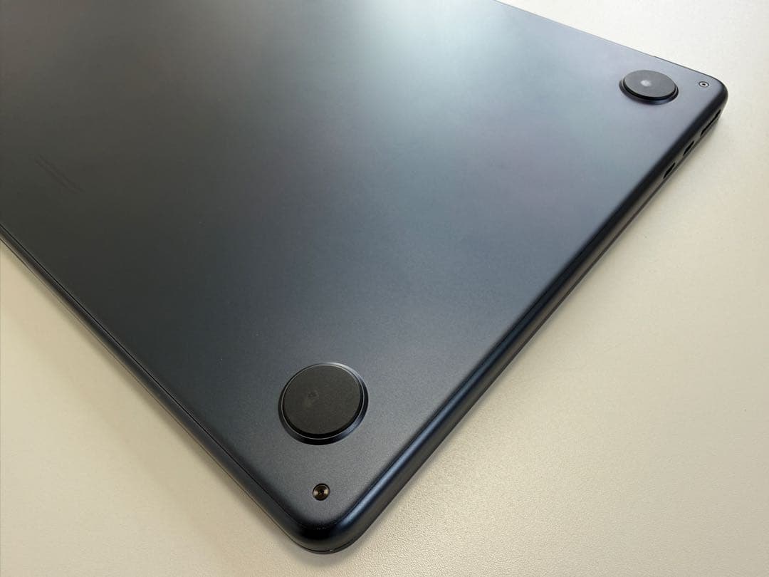 【良品】MacBook Air M2 8GB/256GBミッドナイト おまけ付