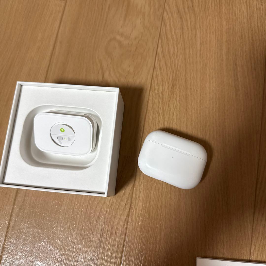 チ*ー様 AirPods Pro2本体 ホワイト 充電ケース付き