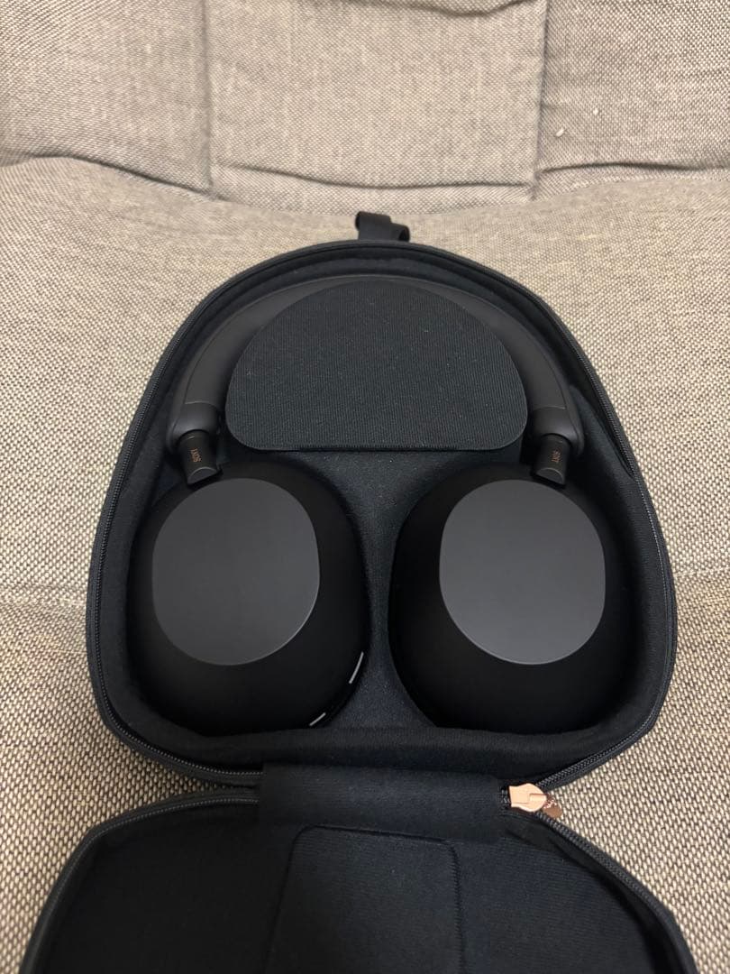 SONY WH-1000XM5 ワイヤレスヘッドホン　シリコンケース付き